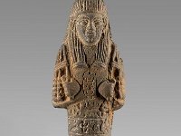 Aeg V 23  Aeg V 23, Uschebti, Ton mit braunem Überzug, H 12,6 cm, B 4,3 cm, T 4,1 cm : Bestandskatalog Ägypten, Museumsfoto: Claus Cordes